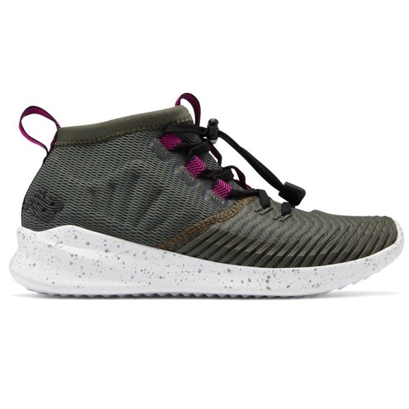 New Balance Shoes - New balance green slip on running sneakers cypher